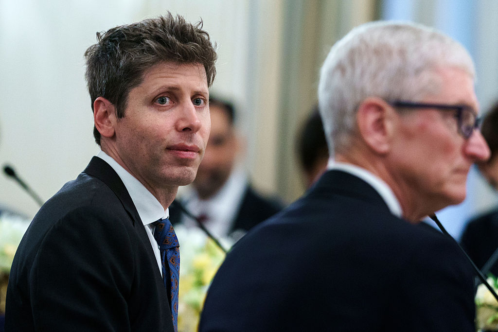 Sam Altman и Tim Cook