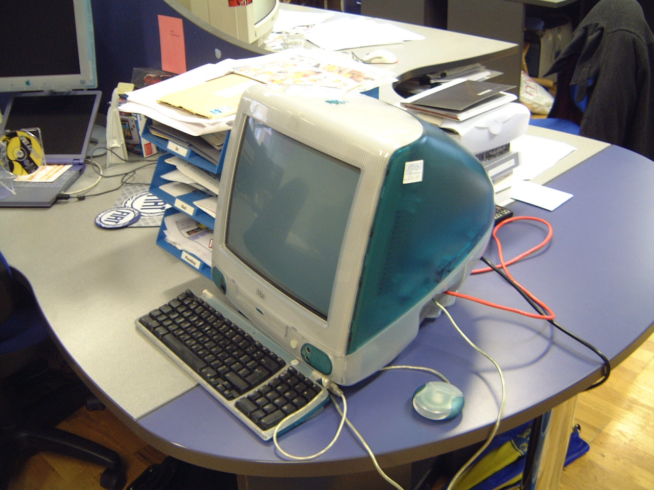 Bubblegum iMac, вид сбоку