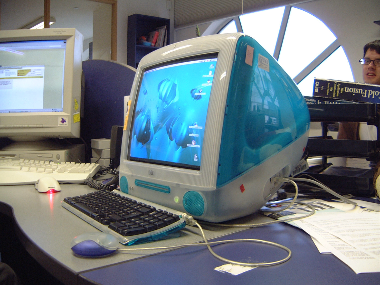 Bubblegum iMac включён