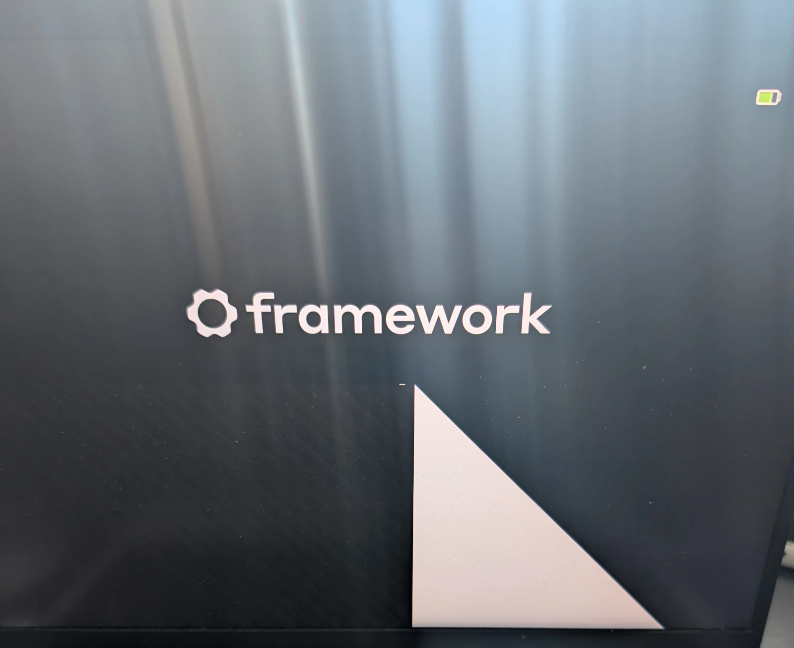 Прошивальщик BIOS Framework показывает треугольник и узоры, которых не должно быть