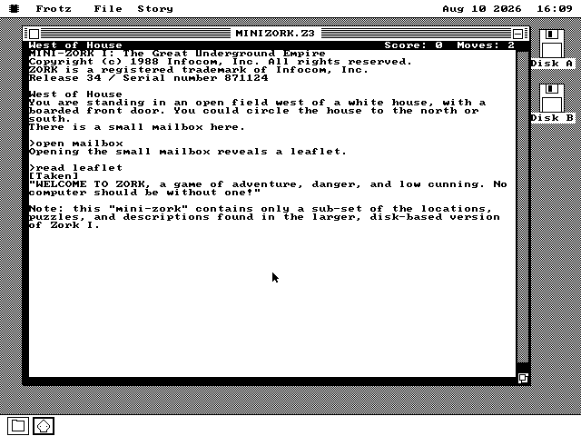 Mini-Zork I запущена в окне на рабочем столе os8088, строка состояния гласит West of House, ниже видны две введённые команды