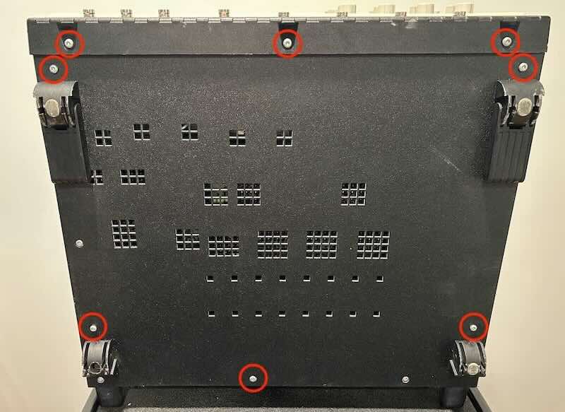 Нижняя панель и корпус разъёмов TDS7104