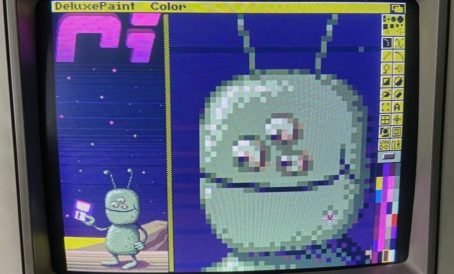 Deluxe Paint IV на Amiga на мониторе 1084S