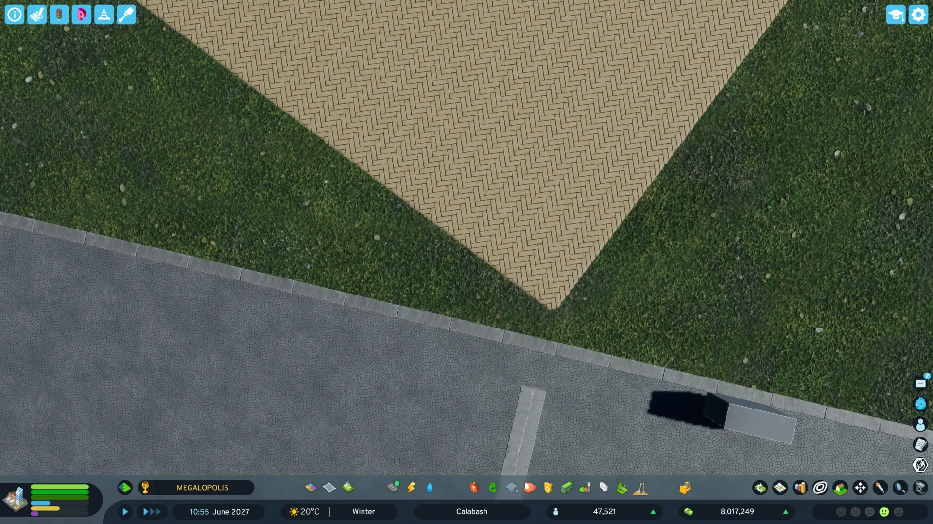 Скриншот из Cities: Skylines 2 с жёсткими, идеально ровными квадратными швами на стыке тротуара, травы и плиток здания.