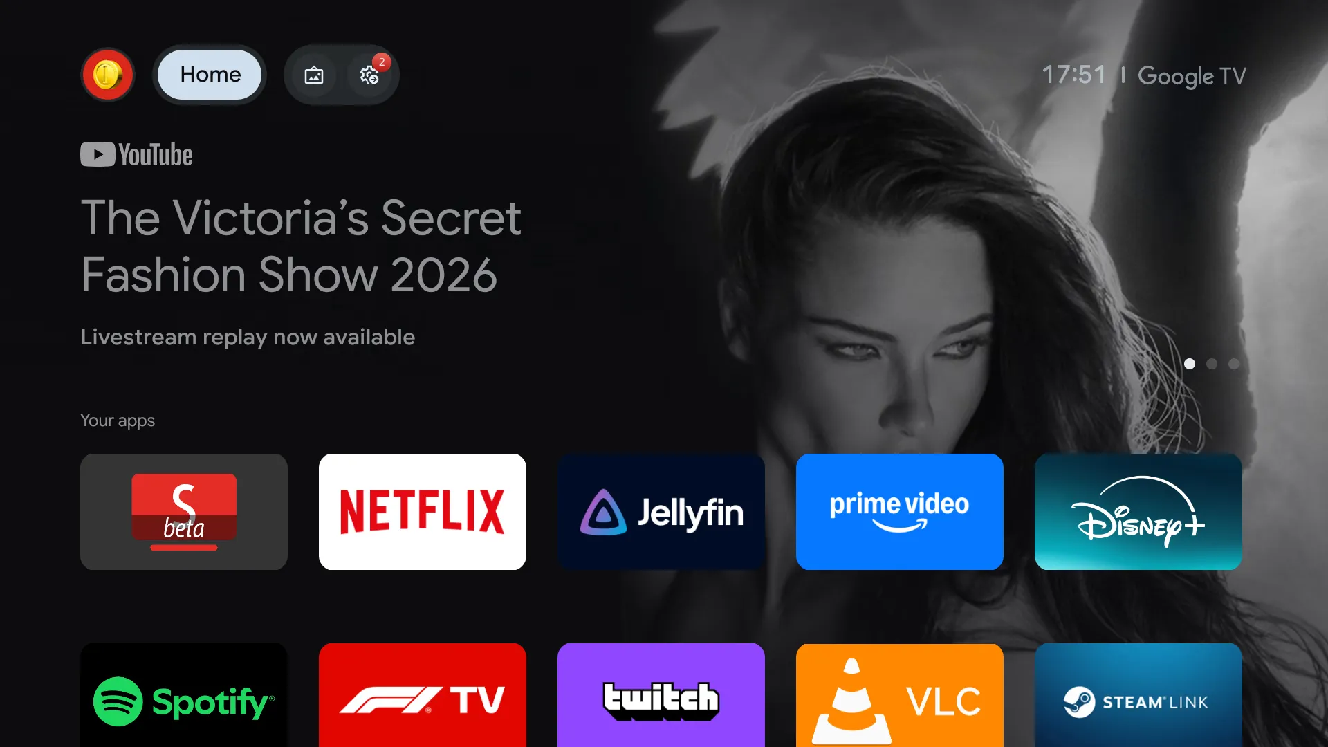 Google TV на главном экране в режиме 'Только приложения', баннер всё ещё виден
