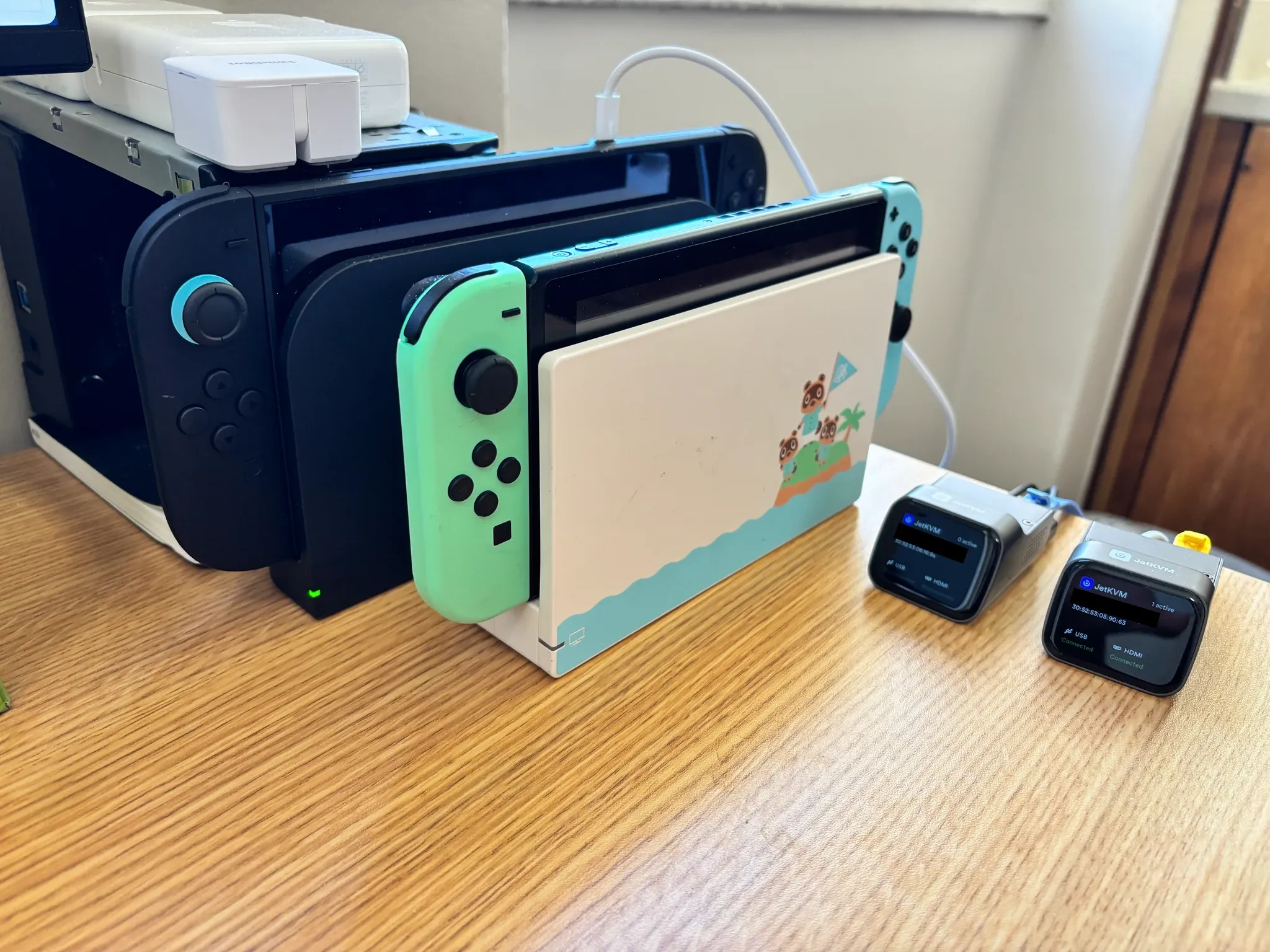 Switch 1 и 2 с JetKVM и переключателем